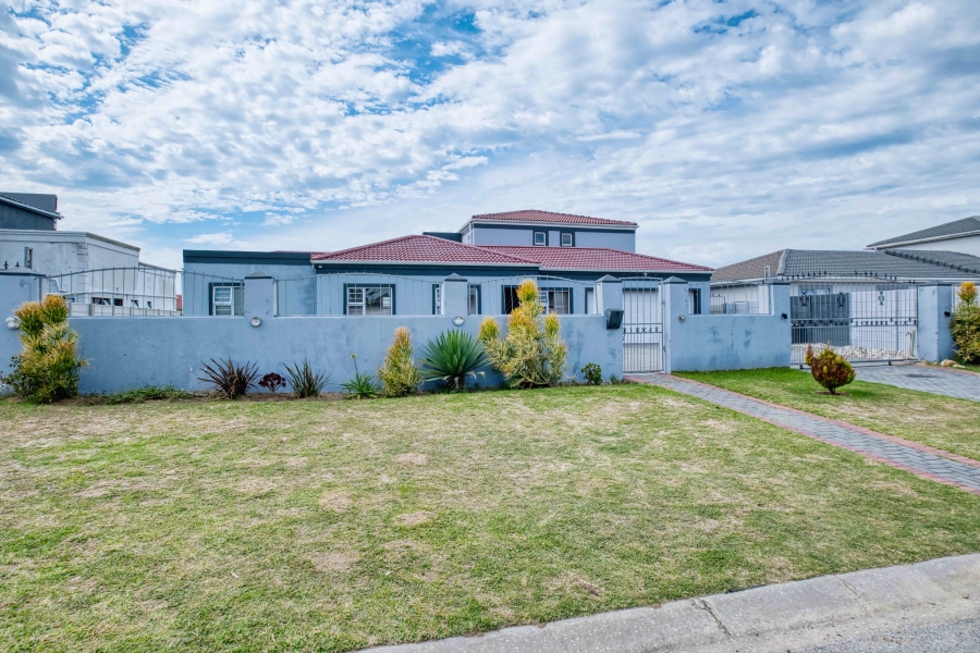 5 Bedroom Property for Sale in Fairview Eastern Cape